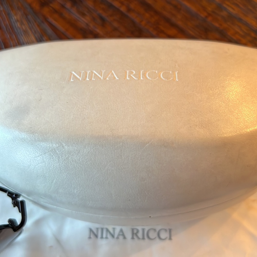 Nina Ricci Aviator - Picture 3 of 6